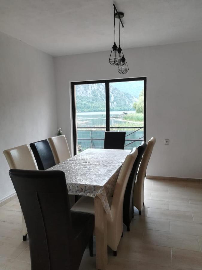 Ferienwohnung Casa Colt De Rai Ogradina Exterior foto