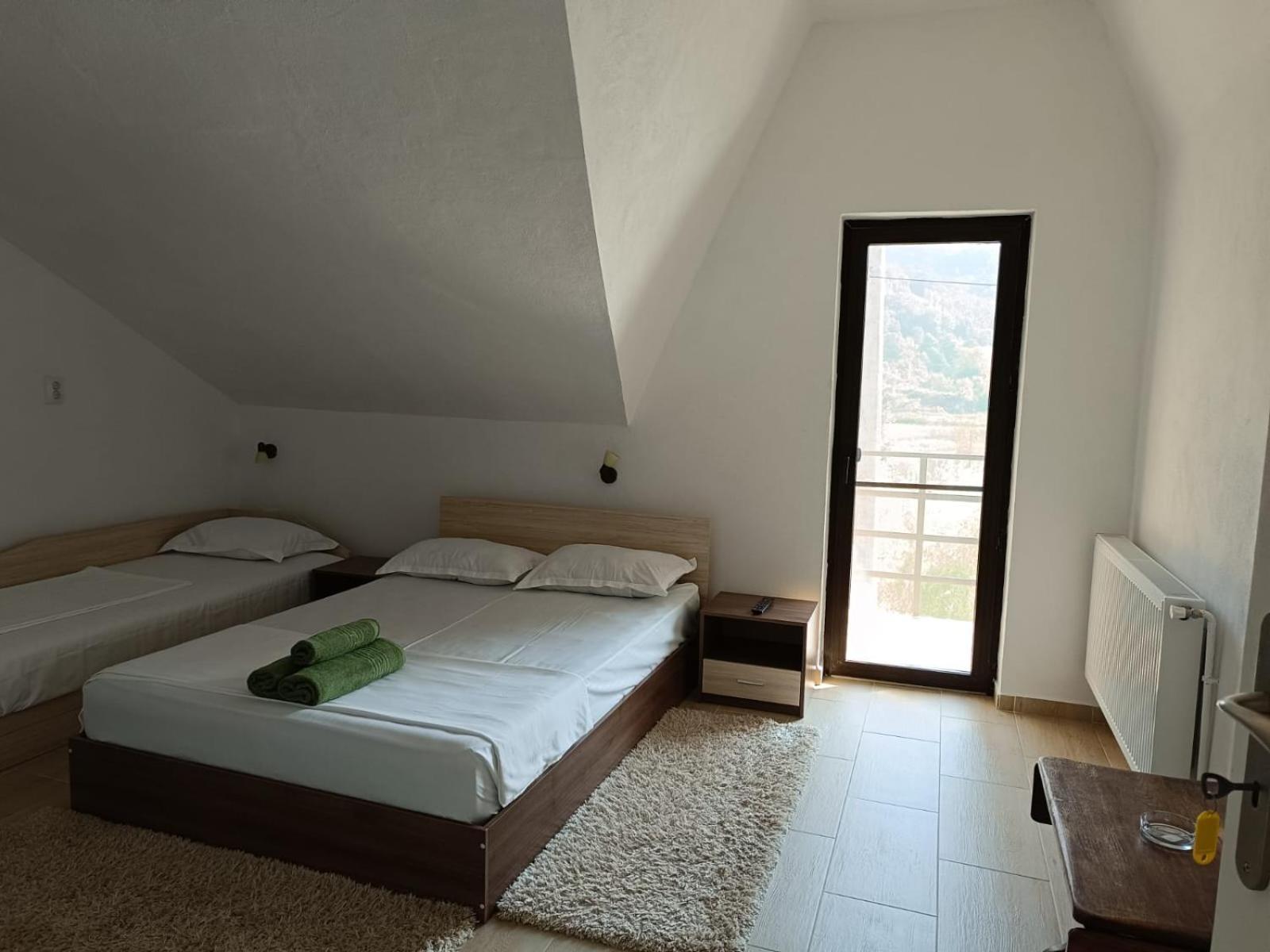 Ferienwohnung Casa Colt De Rai Ogradina Exterior foto